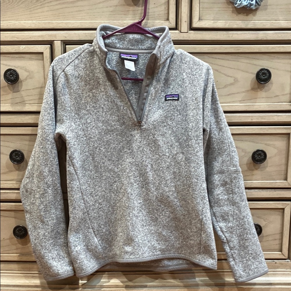 Patagonia quarter zip. Size small